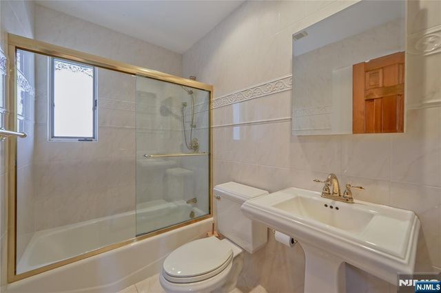 16 Glen Place, Old Tappan, NJ 07675