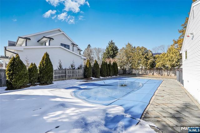 16 Glen Place, Old Tappan, NJ 07675