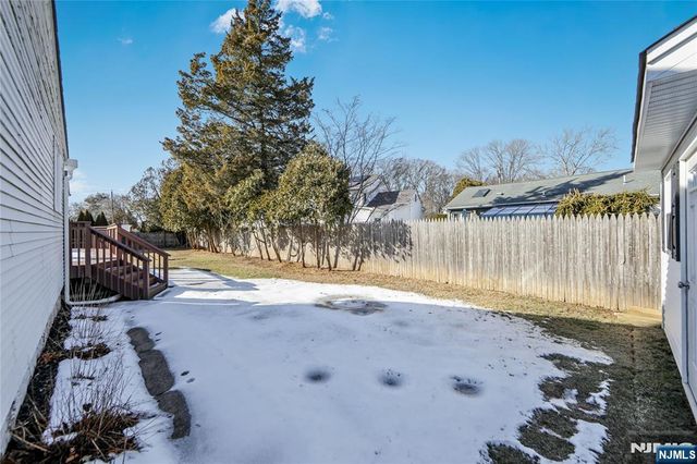 16 Glen Place, Old Tappan, NJ 07675