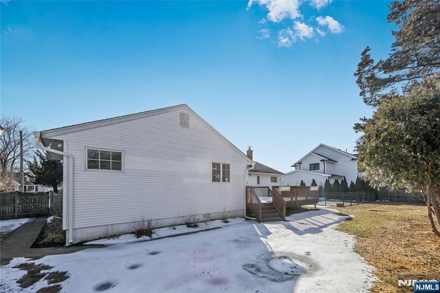 16 Glen Place, Old Tappan, NJ 07675