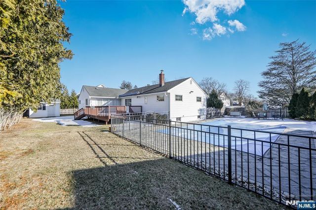16 Glen Place, Old Tappan, NJ 07675