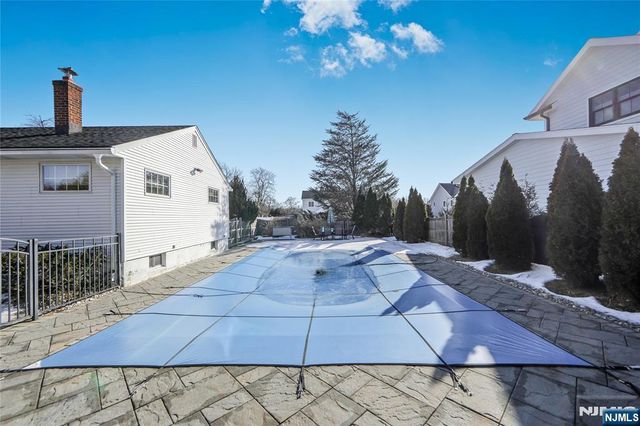 16 Glen Place, Old Tappan, NJ 07675