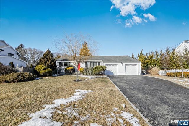 16 Glen Place, Old Tappan, NJ 07675