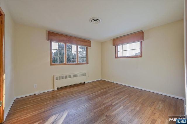 16 Glen Place, Old Tappan, NJ 07675