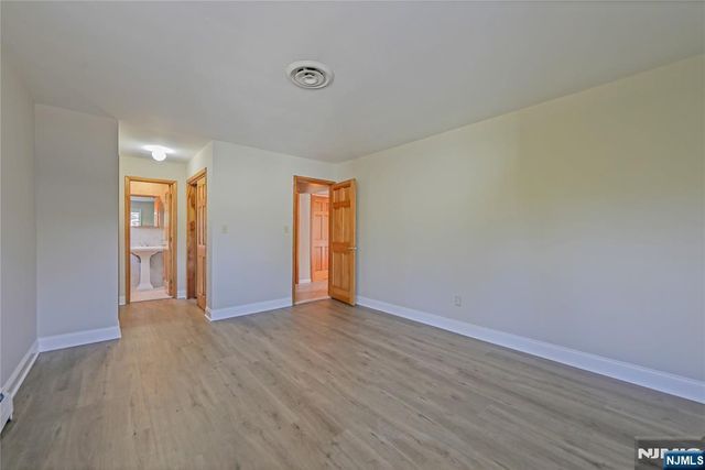 16 Glen Place, Old Tappan, NJ 07675