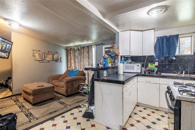 22113 Cantlay Street, Canoga Park, CA 91303