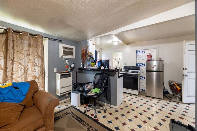 22113 Cantlay Street, Canoga Park, CA 91303