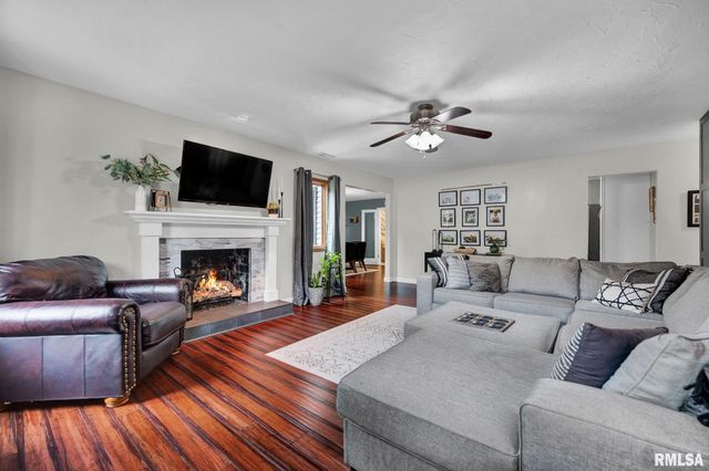 336 W BARRINGTON Road, Peoria, IL 61614