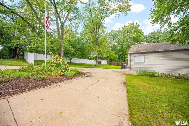 336 W BARRINGTON Road, Peoria, IL 61614