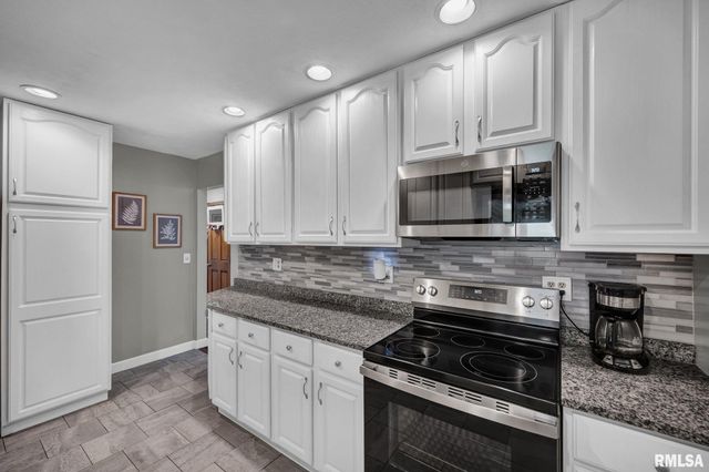 336 W BARRINGTON Road, Peoria, IL 61614