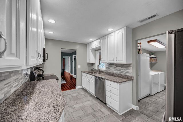 336 W BARRINGTON Road, Peoria, IL 61614