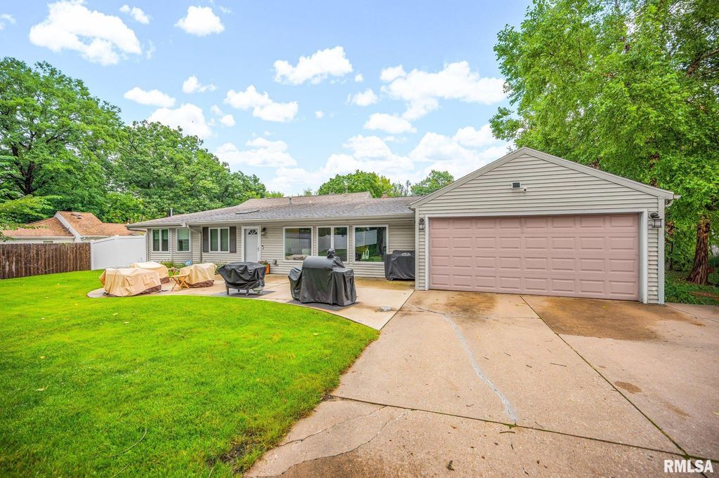 336 W BARRINGTON Road, Peoria, IL 61614