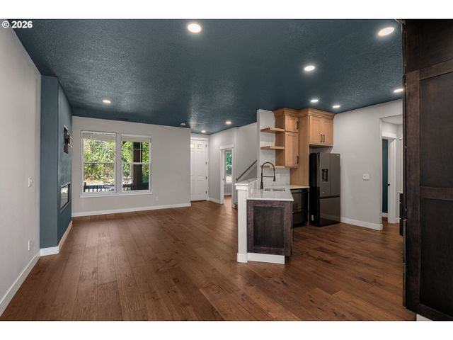 7024 Ne CHERRY Dr, Hillsboro, OR 97124