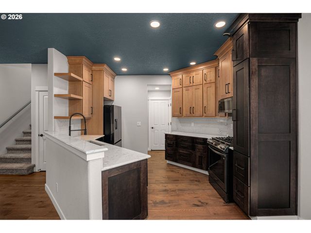 7024 Ne CHERRY Dr, Hillsboro, OR 97124