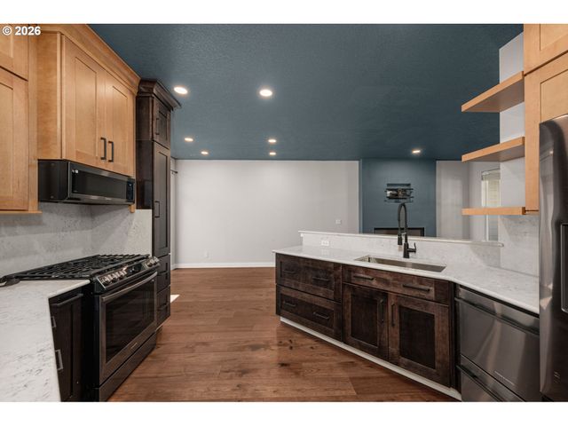 7024 Ne CHERRY Dr, Hillsboro, OR 97124