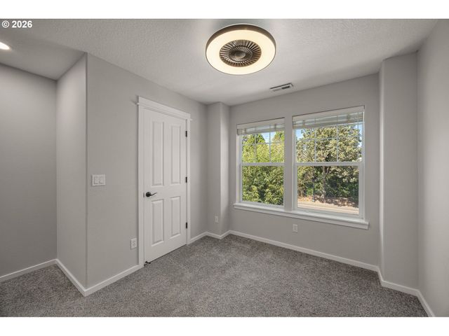 7024 Ne CHERRY Dr, Hillsboro, OR 97124