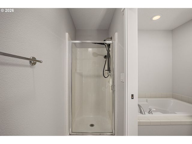 7024 Ne CHERRY Dr, Hillsboro, OR 97124