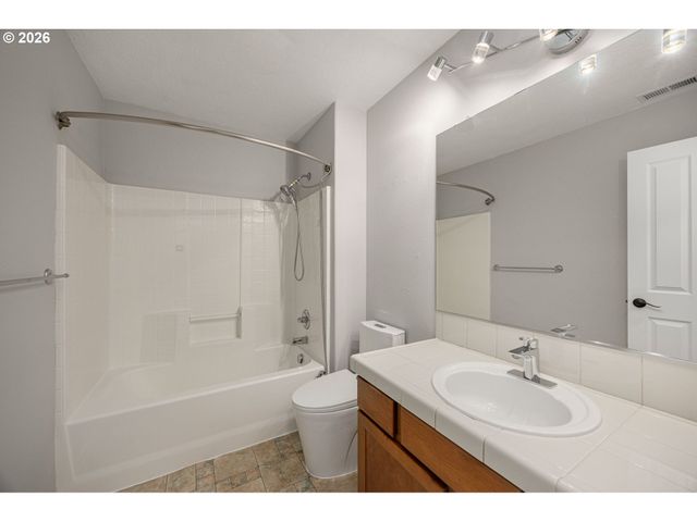 7024 Ne CHERRY Dr, Hillsboro, OR 97124