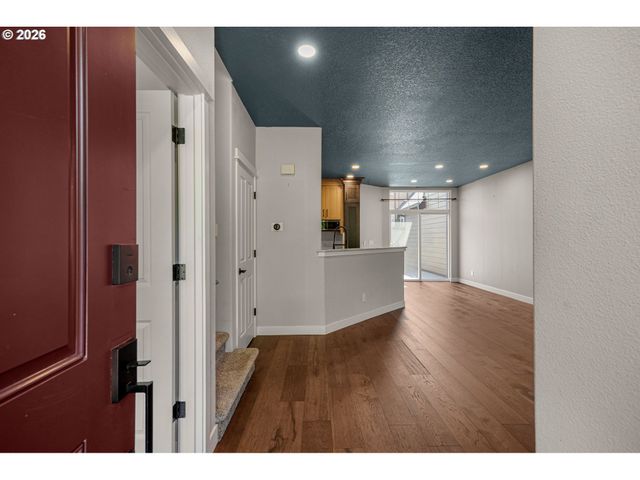 7024 Ne CHERRY Dr, Hillsboro, OR 97124