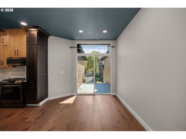 7024 Ne CHERRY Dr, Hillsboro, OR 97124