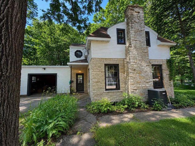 241 N MAIN STREET, Clintonville, WI 54929