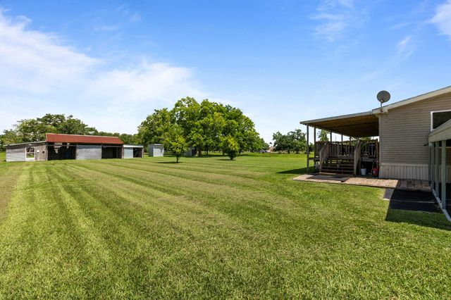 468 County Road 545, Alvin, TX 77511