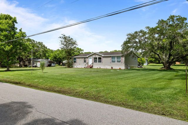 468 County Road 545, Alvin, TX 77511