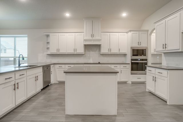 3200 Signal Hill Drive, Burleson, TX 76028