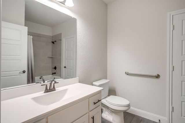 3200 Signal Hill Drive, Burleson, TX 76028