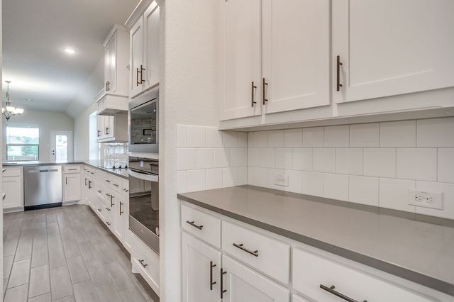 3200 Signal Hill Drive, Burleson, TX 76028