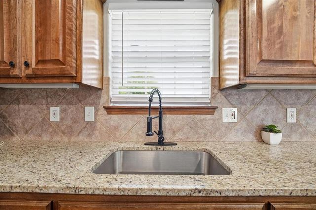 612 NW Whitney Drive, Grain Valley, MO 64029