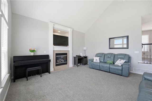 612 NW Whitney Drive, Grain Valley, MO 64029