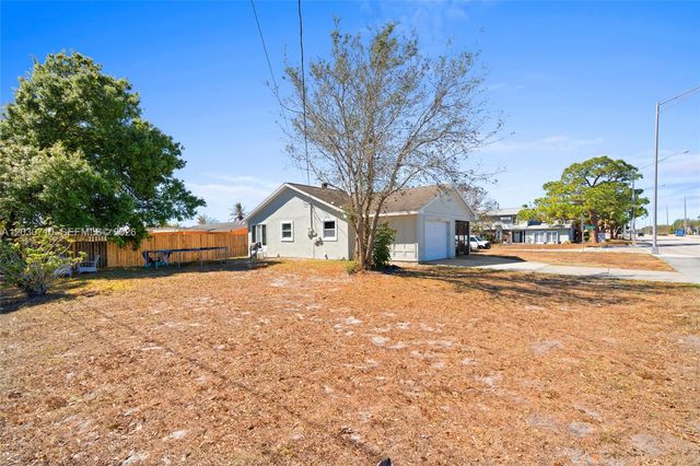 1526 SE Port St Lucie Boulevard, Port St. Lucie, FL 34952, Port St Lucie, FL 34952