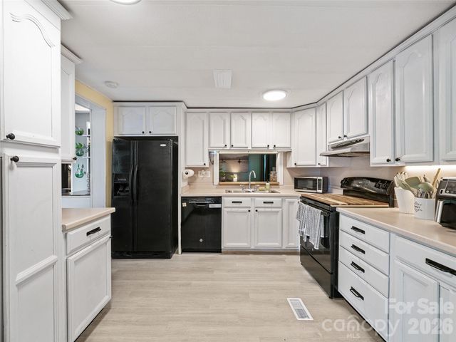 2 Lost Forest Drive, Candler, NC 28715