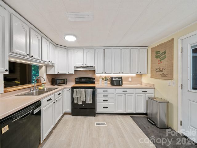 2 Lost Forest Drive, Candler, NC 28715