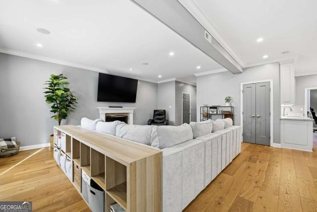 47 Willow Glen, Atlanta, GA 30342