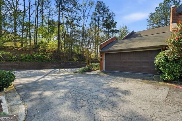 47 Willow Glen, Atlanta, GA 30342