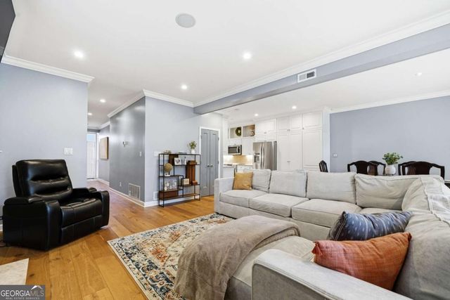 47 Willow Glen, Atlanta, GA 30342