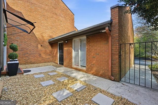 47 Willow Glen, Atlanta, GA 30342