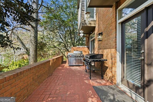 47 Willow Glen, Atlanta, GA 30342