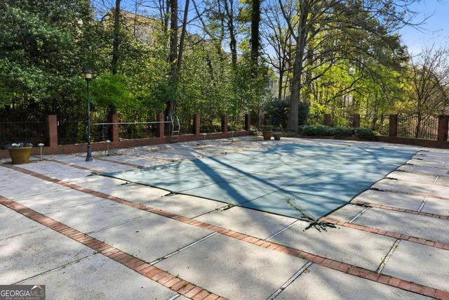 47 Willow Glen, Atlanta, GA 30342