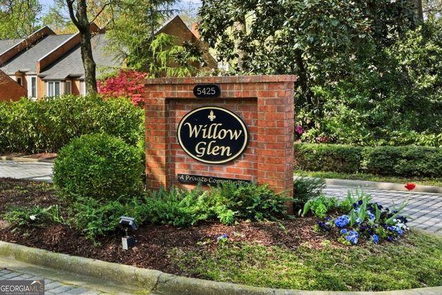 47 Willow Glen, Atlanta, GA 30342