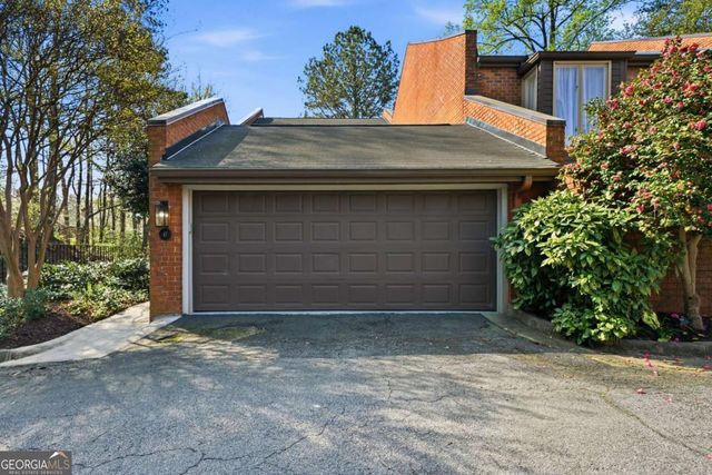 47 Willow Glen, Atlanta, GA 30342