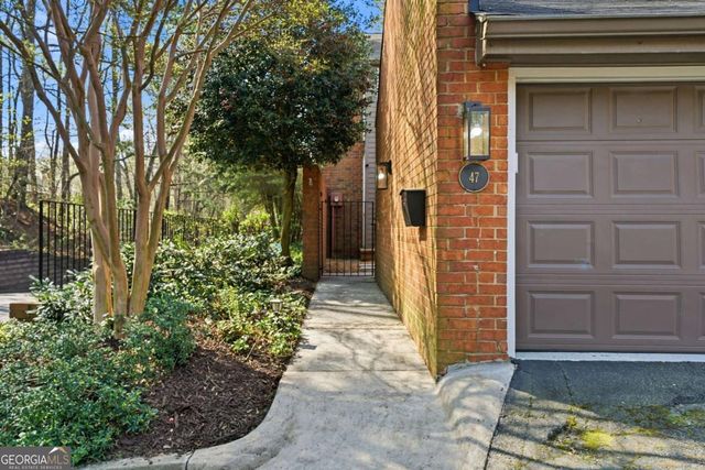 47 Willow Glen, Atlanta, GA 30342