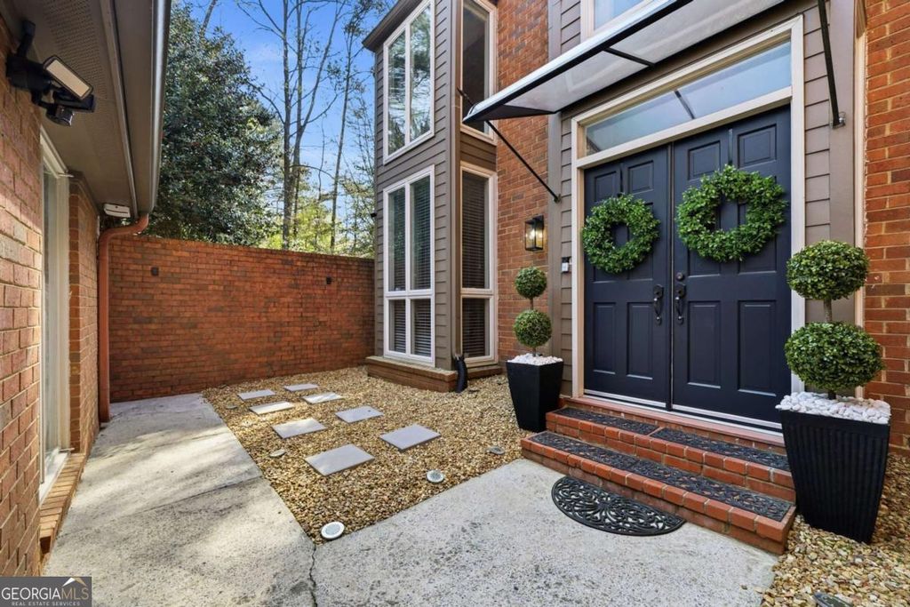 47 Willow Glen, Atlanta, GA 30342