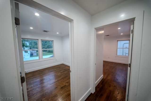 51 Greenwich Dr, Bergenfield Boro, NJ 07621