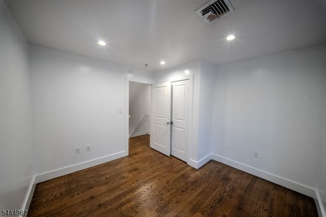 51 Greenwich Dr, Bergenfield Boro, NJ 07621