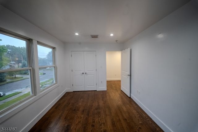 51 Greenwich Dr, Bergenfield Boro, NJ 07621