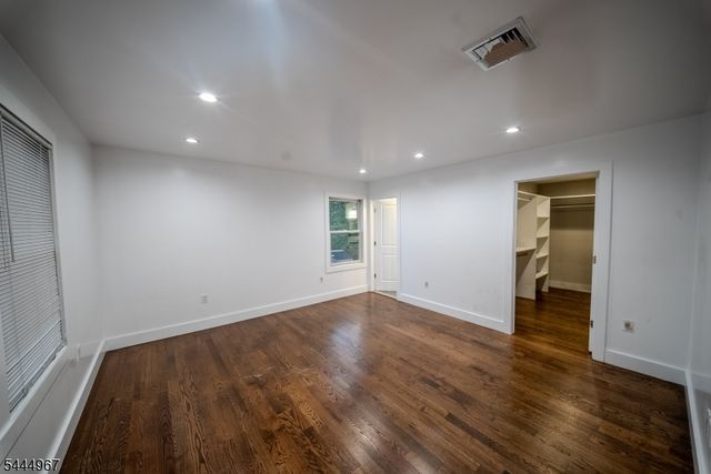 51 Greenwich Dr, Bergenfield Boro, NJ 07621