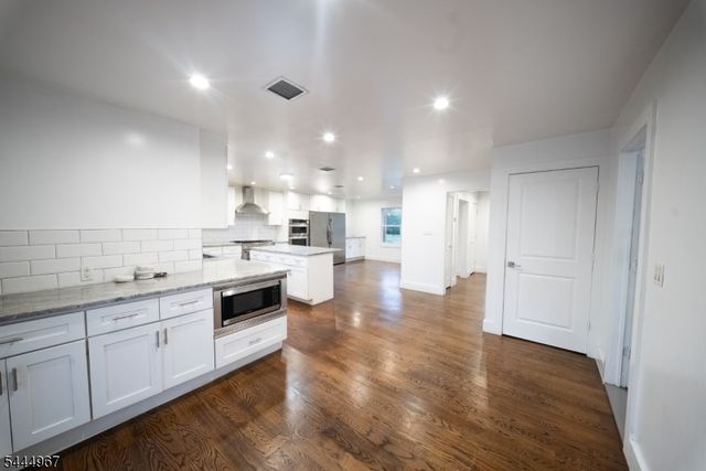51 Greenwich Dr, Bergenfield Boro, NJ 07621